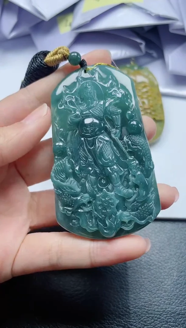 翡翠未镶嵌颈饰