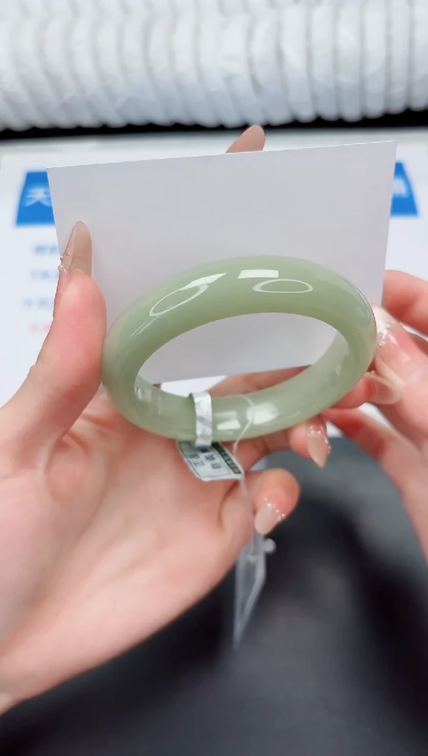 未镶嵌手镯石英质玉70-55.4DK