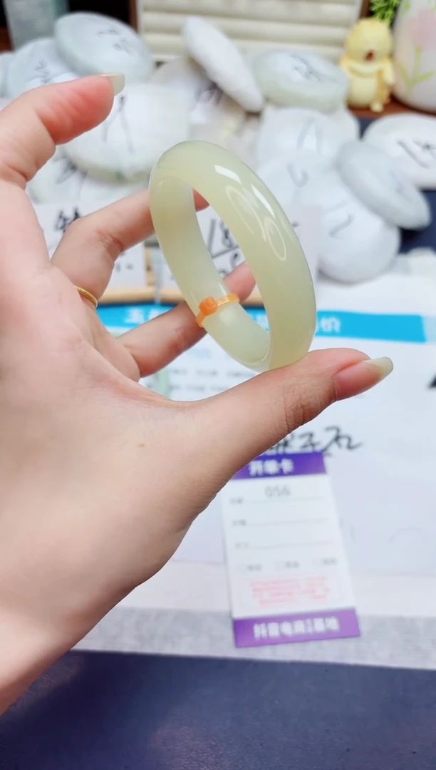 石英质玉手镯未镶嵌56-玉兰白-圈口52