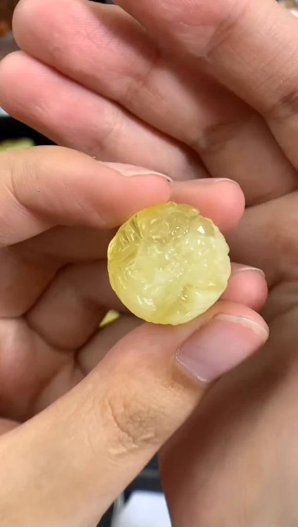 蜜蜡未镶嵌珠宝奇石01