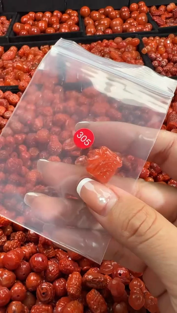 颈饰未镶嵌南红玛瑙1