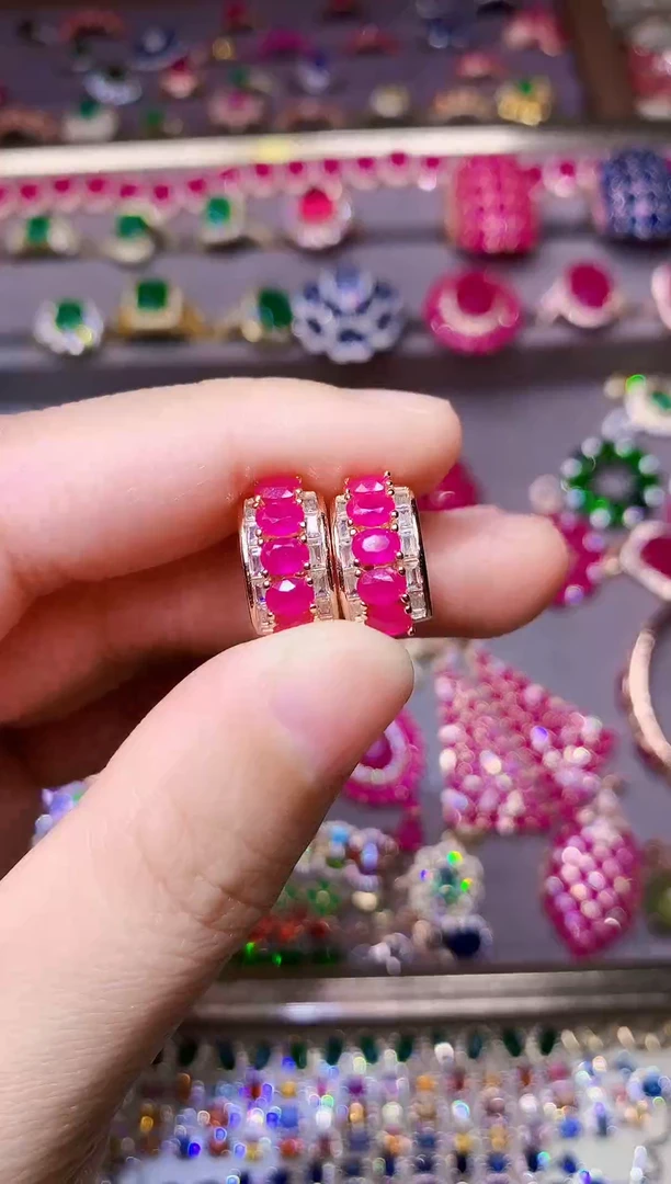 银S925镶嵌耳饰红宝石....