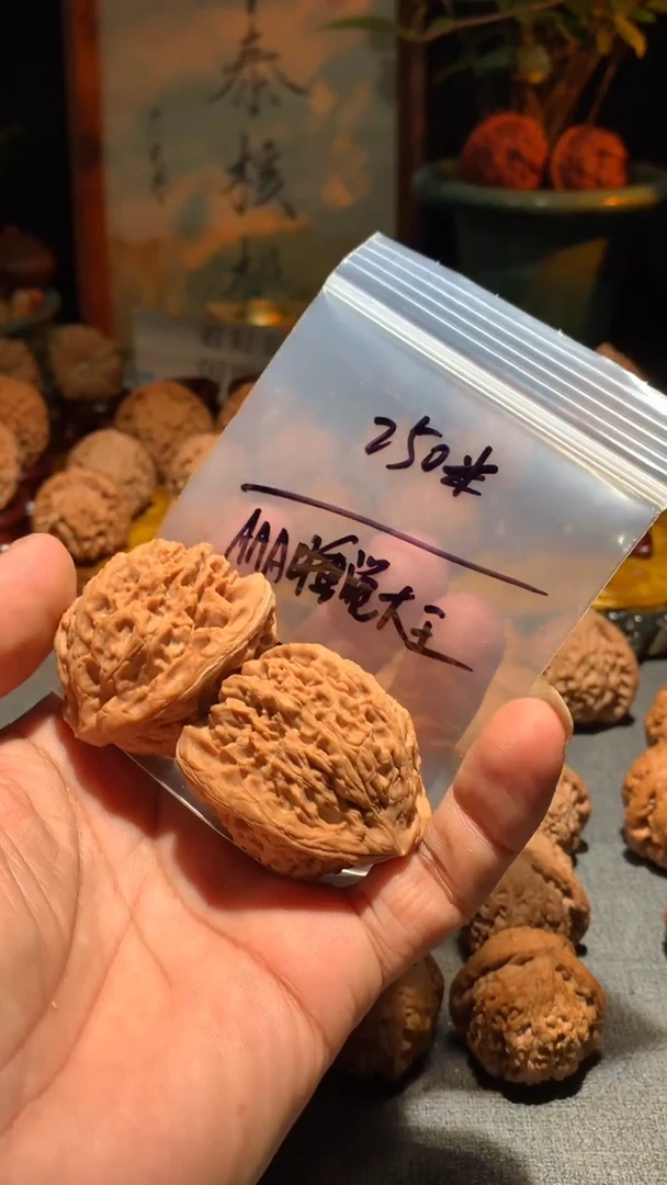 把件桃核A****王丰泰文玩  南疆石45   尺左右有黄瑕疵处理
