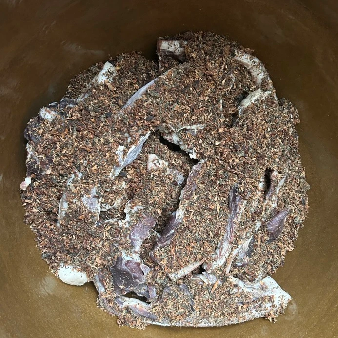 大别山岳西风味制作，盐菜翁腊肉，现场称重