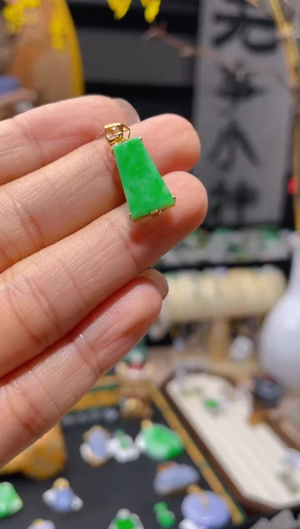 【闪购商品】翡翠颈饰18K金镶嵌假一赔三