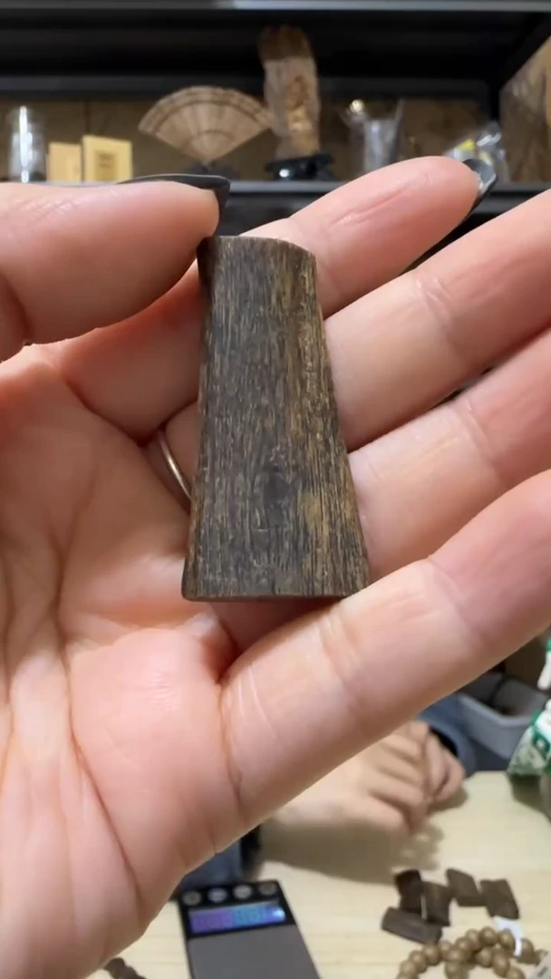 【闪购商品】沉香吊坠11号棋楠沉水平安无事牌吊坠4克+