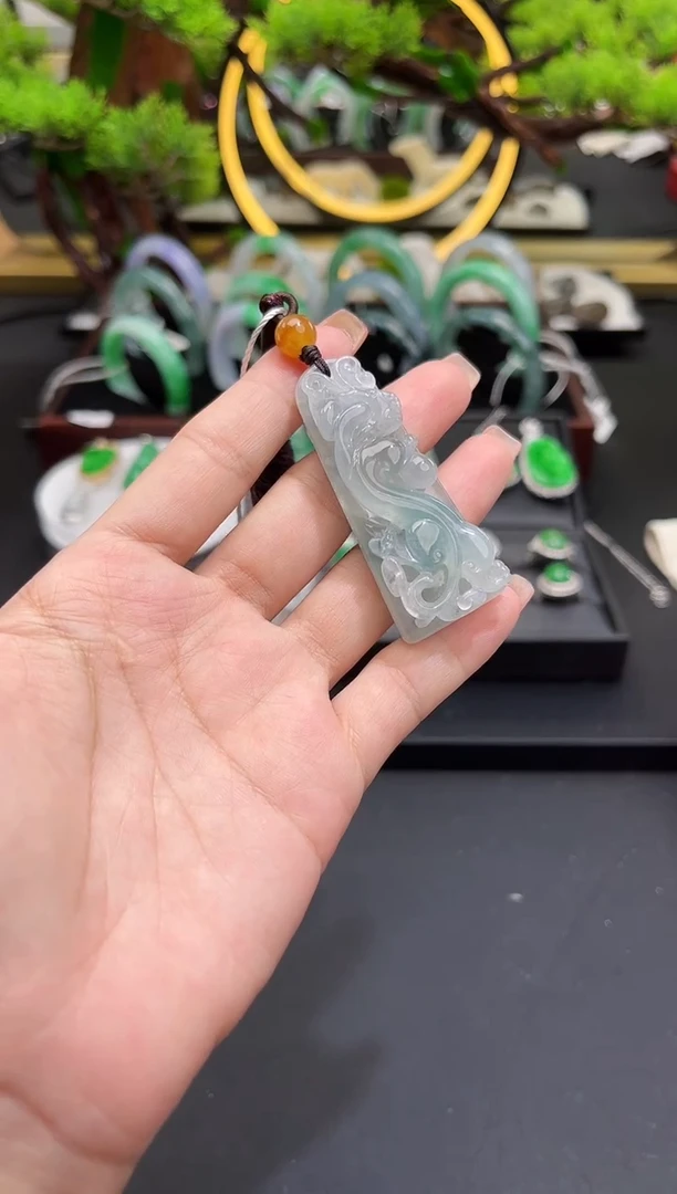 颈饰未镶嵌翡翠吊坠