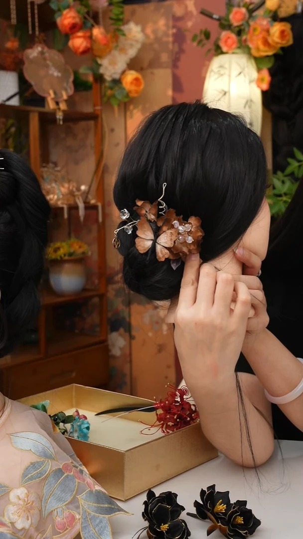 皮质铁合金锦簪阁