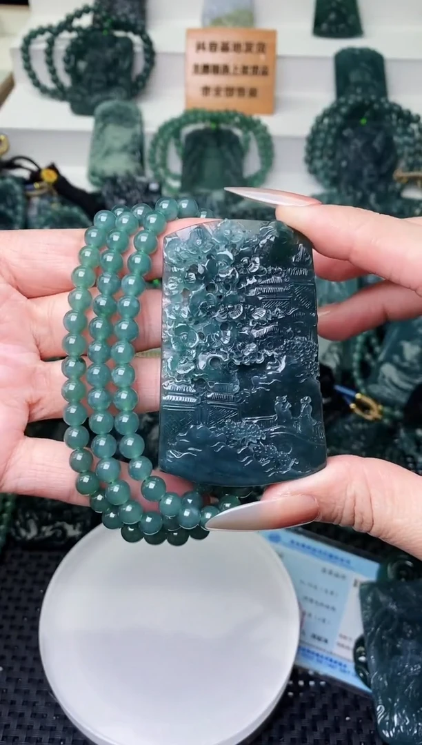 颈饰未镶嵌翡翠