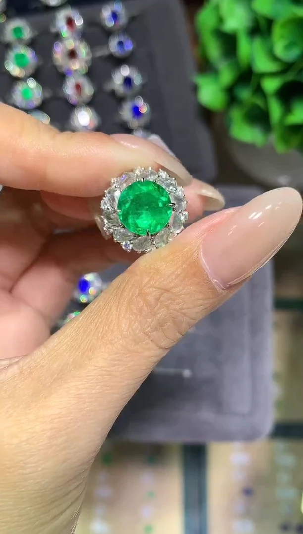 18K金镶嵌戒指祖母绿3.64ct