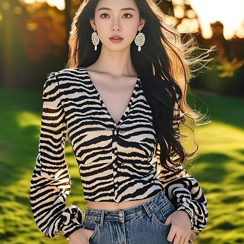 法式独特别致斑马纹衬衫2025新款女装秋季高级感减龄洋气短款上衣