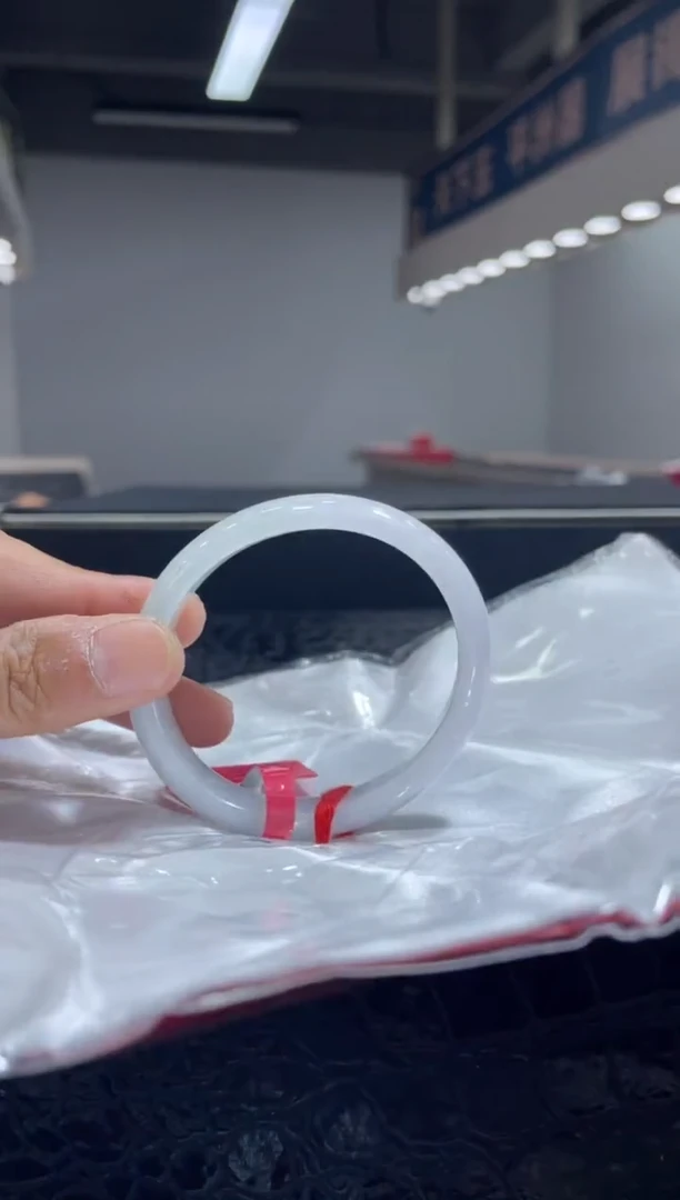 未镶嵌手镯（贵妃镯）翡翠1