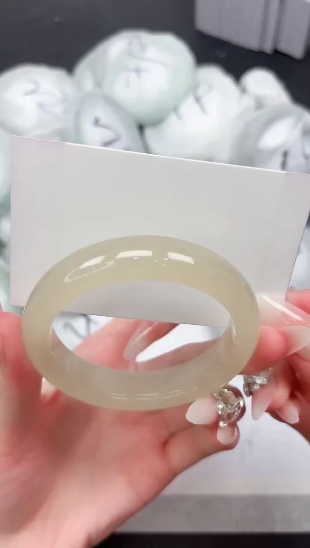 未镶嵌手镯石英质玉30-55.4