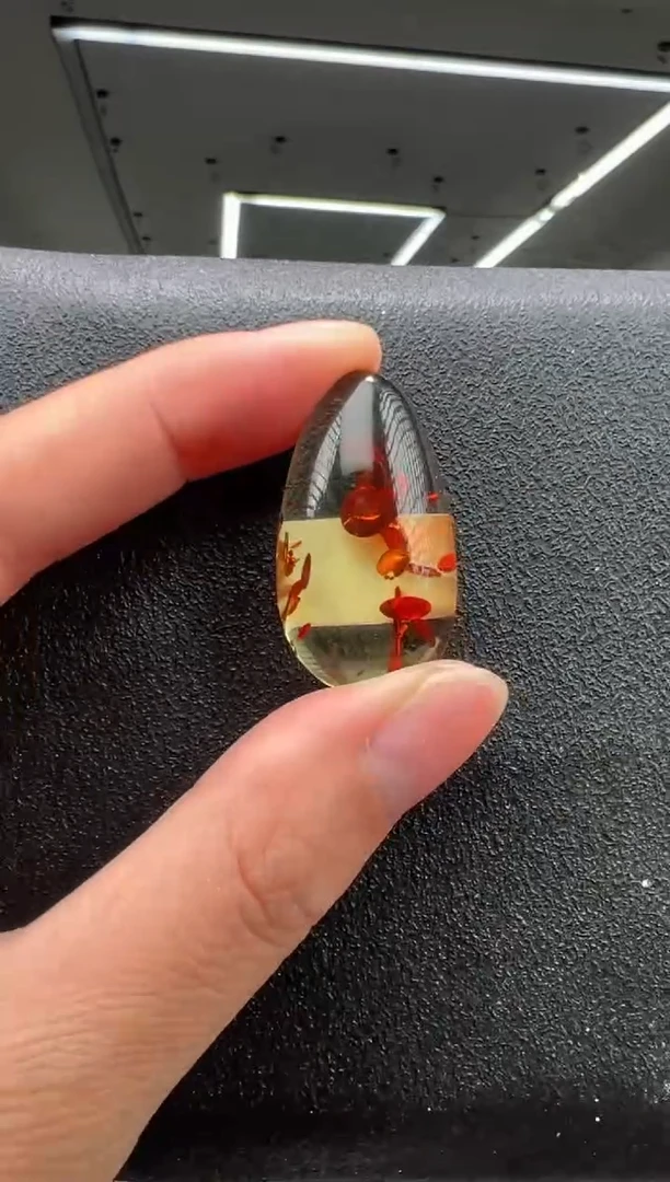 未镶嵌颈饰琥珀吊坠