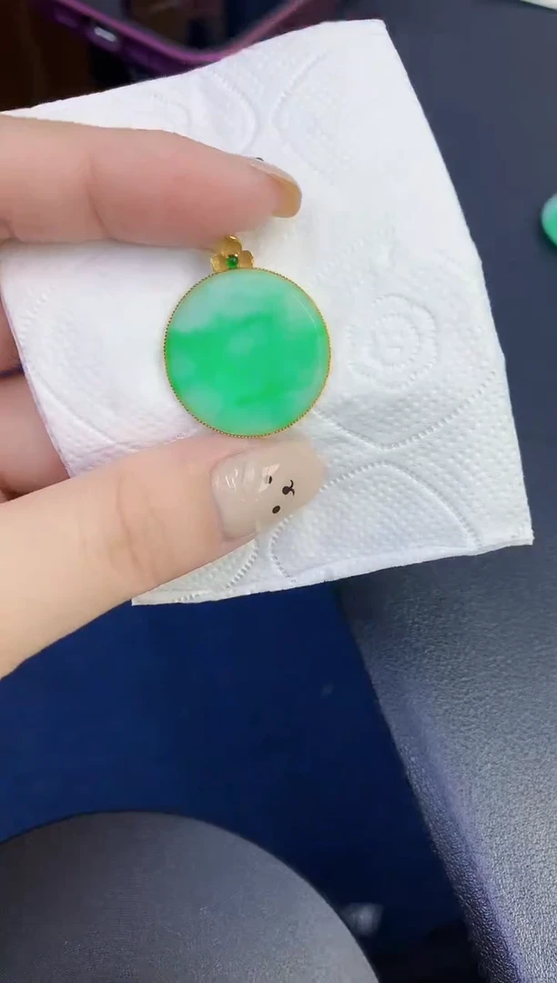 颈饰18K金镶嵌翡翠缅甸天然翡翠A货