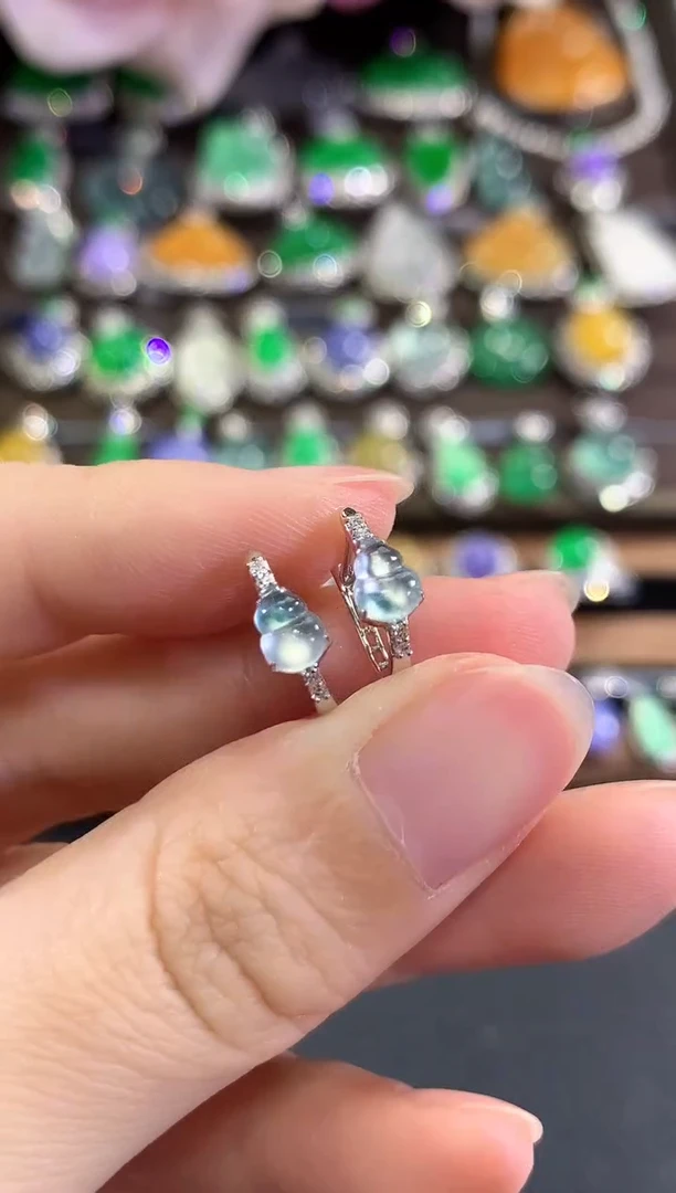 18K金镶嵌戒指翡翠d18