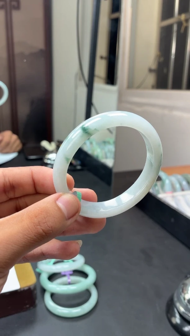 未镶嵌手镯翡翠细糯化胶底飘花 4号  贵妃 51-52圈口