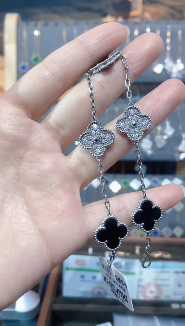 18K金镶嵌手链钻石哞*?钻石K白