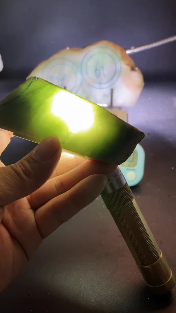 颈饰未镶嵌翡翠乔*占翡翠