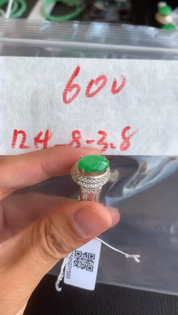 未镶嵌定制翡翠缅甸A货翡翠，拍一发一