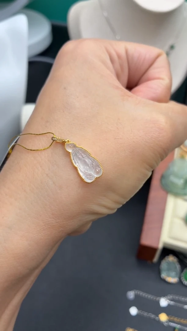 颈饰18K金镶嵌翡翠天然翡翠A货