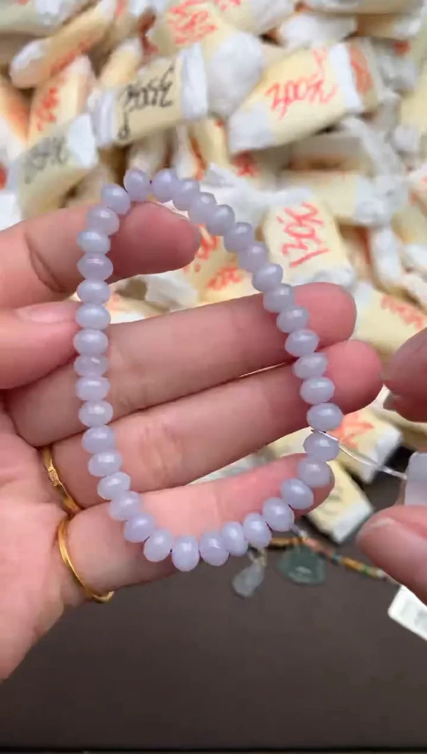 翡翠挂件未镶嵌 —