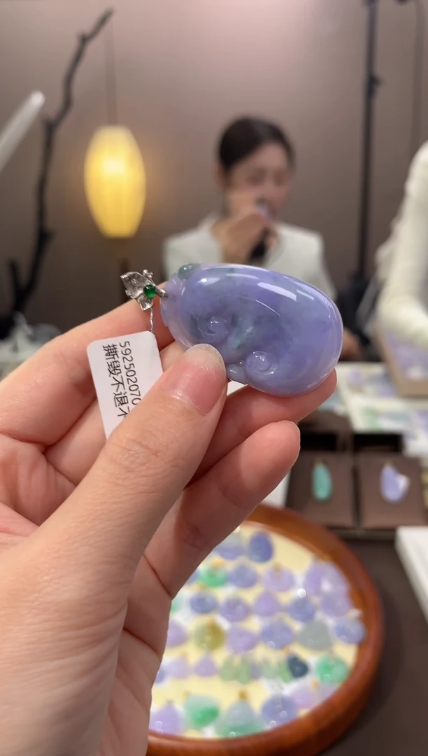 翡翠18K金镶嵌颈饰天然缅甸a货翡翠