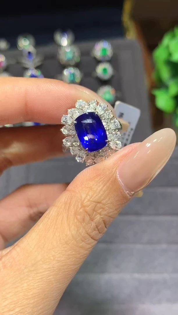 戒指蓝宝石18K金镶嵌5ct