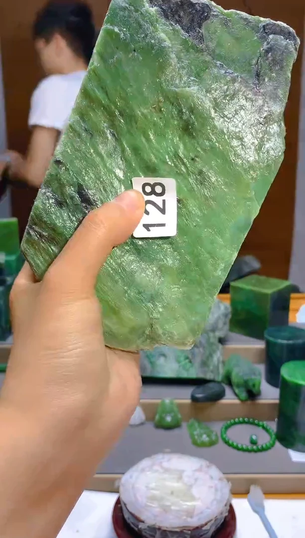 和田玉(碧玉)未镶嵌珠宝半成品1