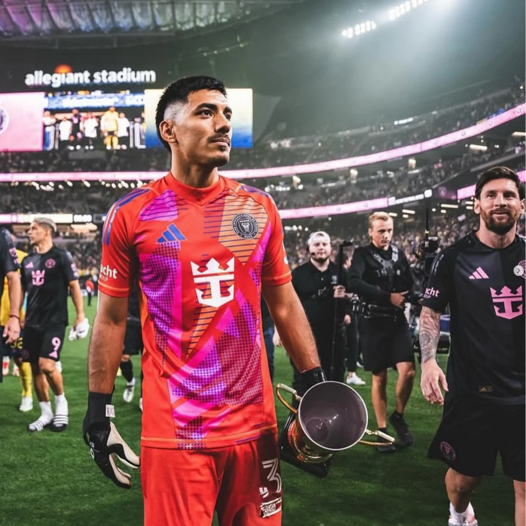 大火足球光环门将冠军门将首选欧美中超甲联赛职业比赛守门员手套