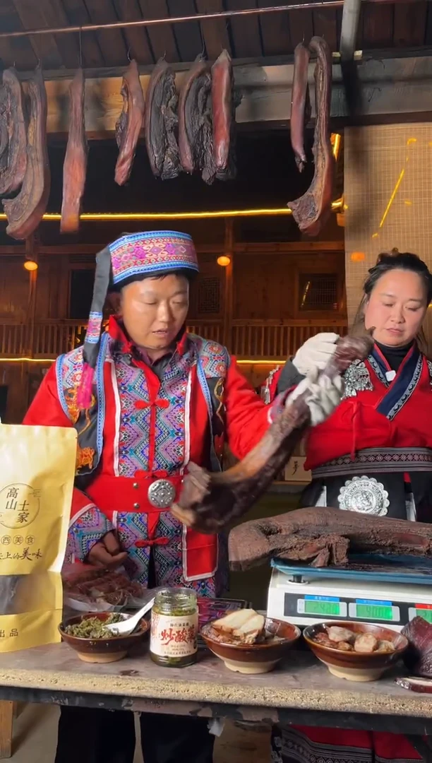 中国大陆餐饮制售30天带骨腊肉两块送1斤香肠