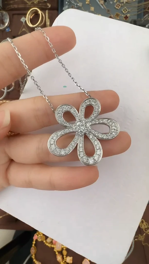 【闪购商品】实验室培育钻石项链铂Pt950镶嵌大花项链【12克多】