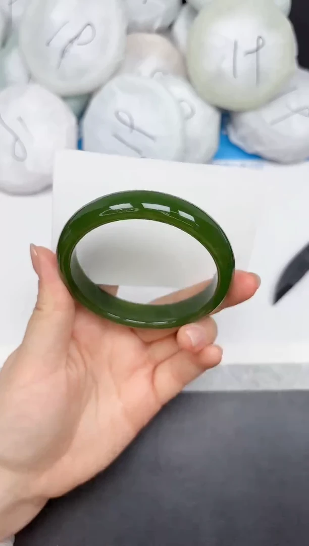 未镶嵌手镯石英质玉268/59.6