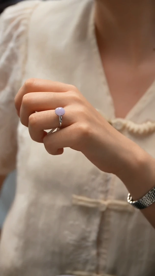 18K金镶嵌戒指翡翠蛋面戒指