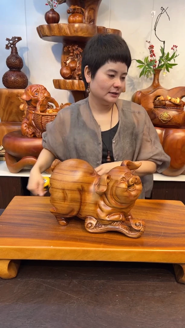 木香樟实木福猪摆件