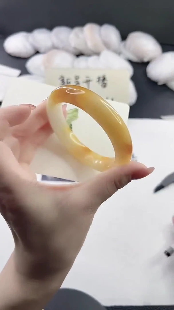 未镶嵌手镯石英质玉L164
