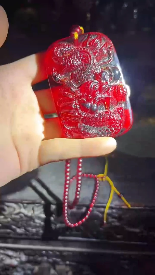 未镶嵌颈饰琥珀龙牌吊坠项链.1件