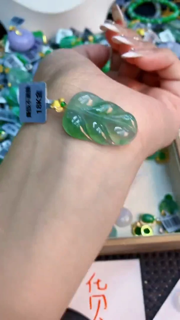 翡翠18K金镶嵌吊坠(不含链)1