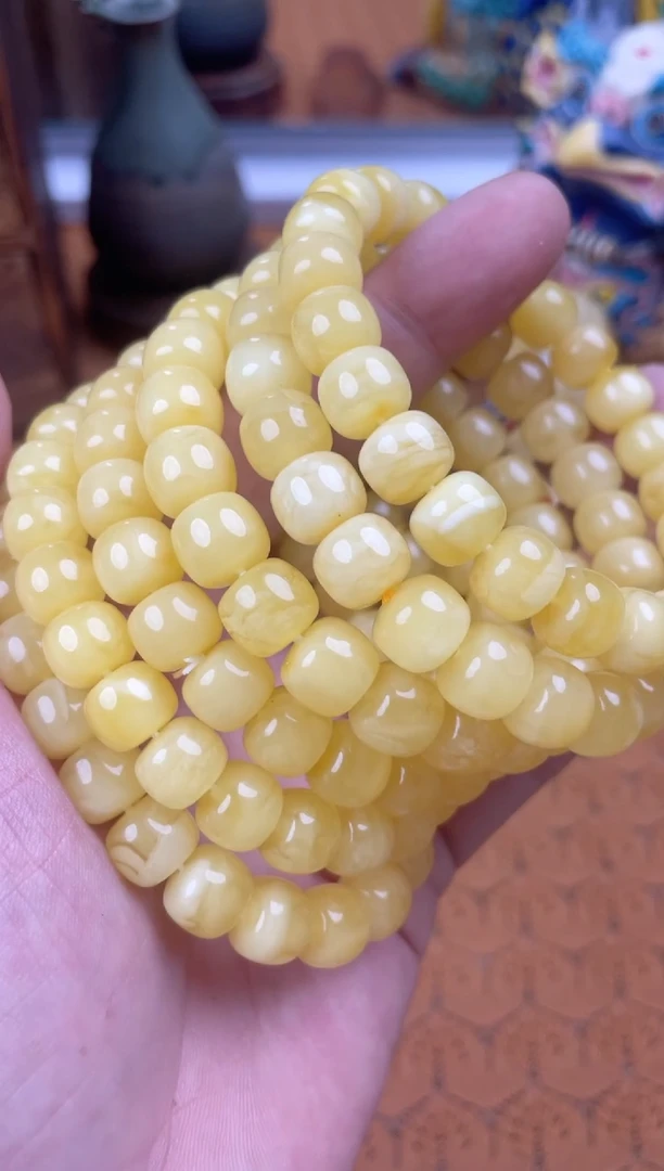 未镶嵌蜜蜡裸石222多样性发其中一件