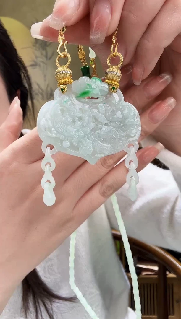 颈饰未镶嵌翡翠吊坠
