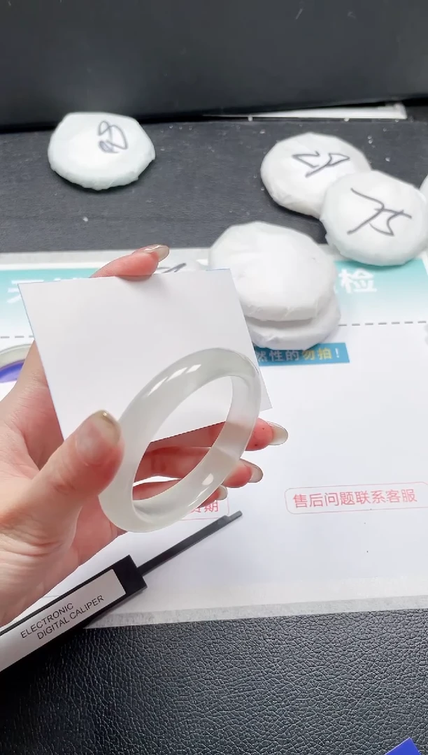 【闪购商品】石英质玉手镯未镶嵌22J234-57