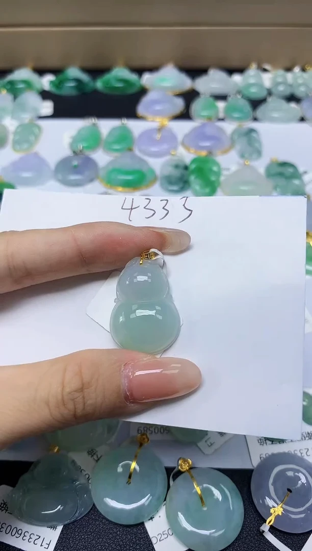 翡翠18K金镶嵌颈饰天然缅甸翡翠A货
