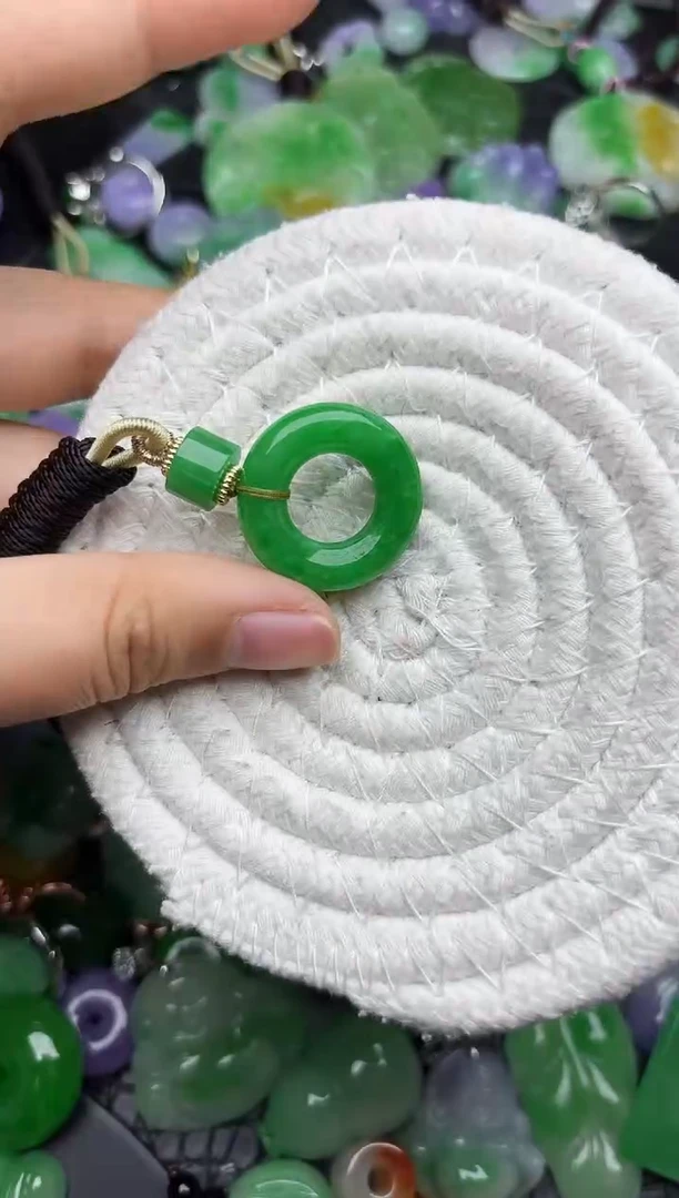 颈饰未镶嵌翡翠缅甸翡翠吊坠