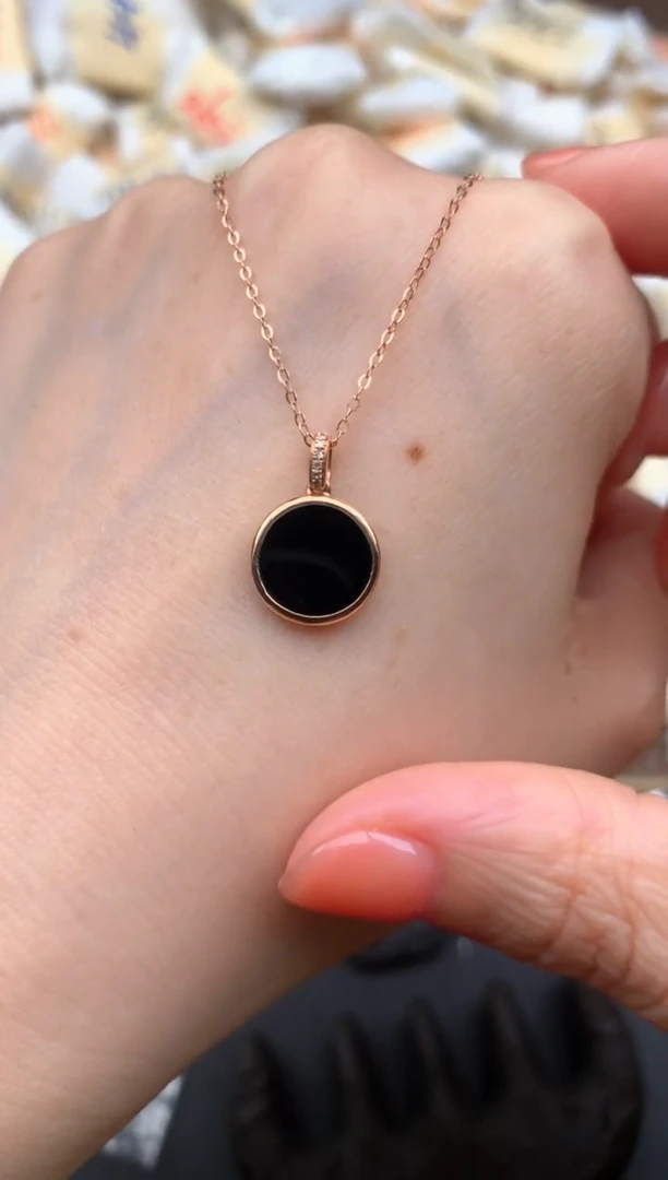 18K金镶嵌挂件翡翠一