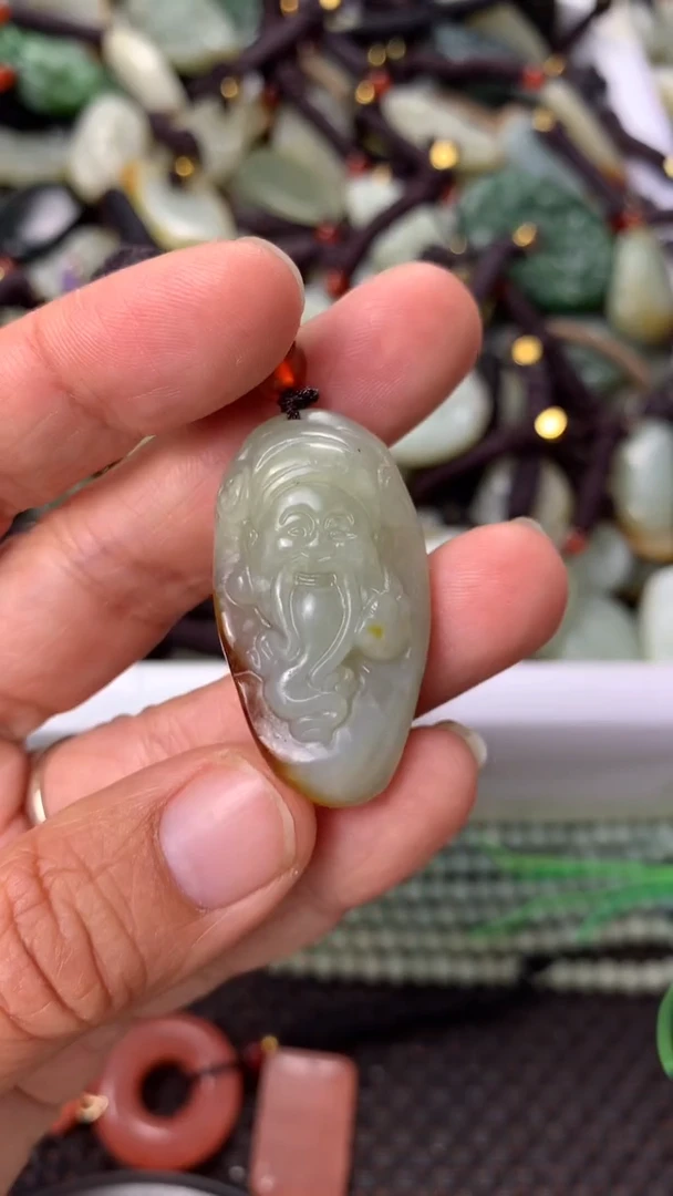 【闪购商品】和田玉颈饰未镶嵌多样性发货没有证书拍一发一有瑕