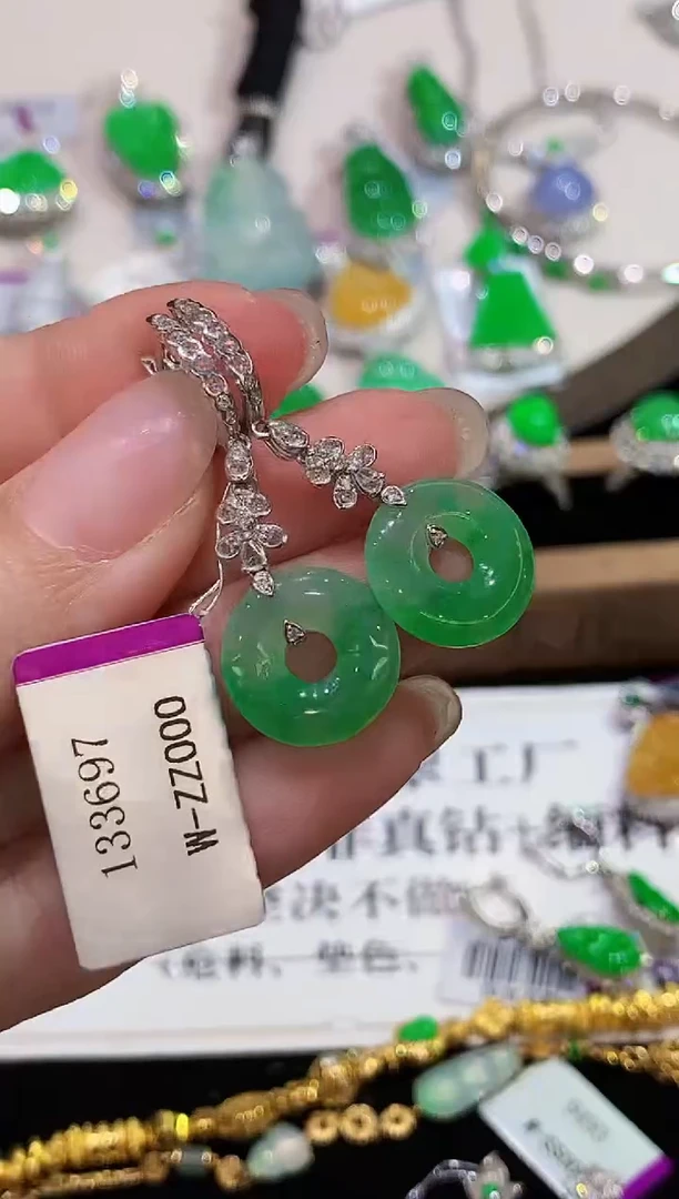 18K金镶嵌翡翠耳饰YS多样性发其一