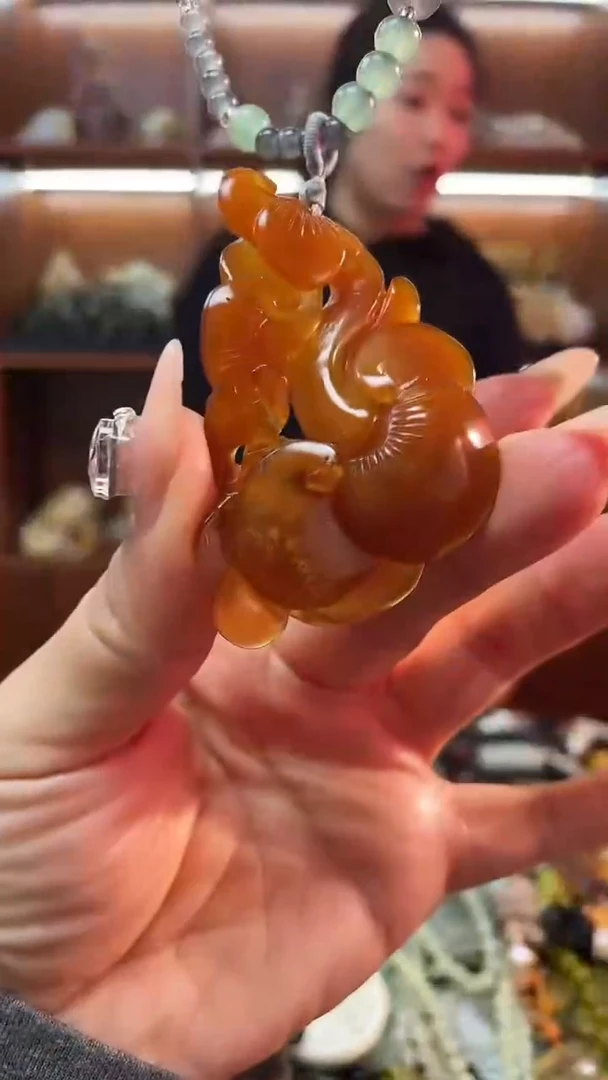 未镶嵌蛇纹石玉吊坠