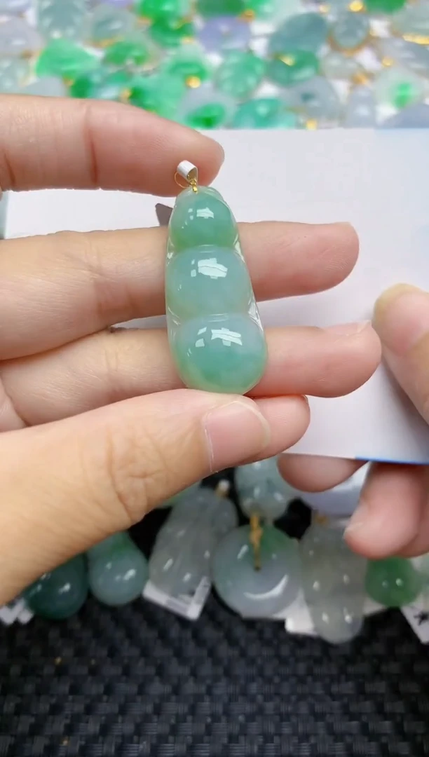 翡翠未镶嵌颈饰天然翡翠A货
