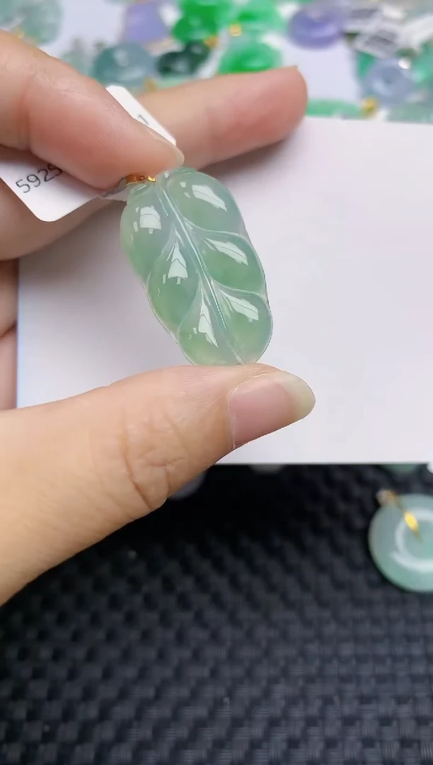 翡翠18K金镶嵌颈饰天然A货翡翠
