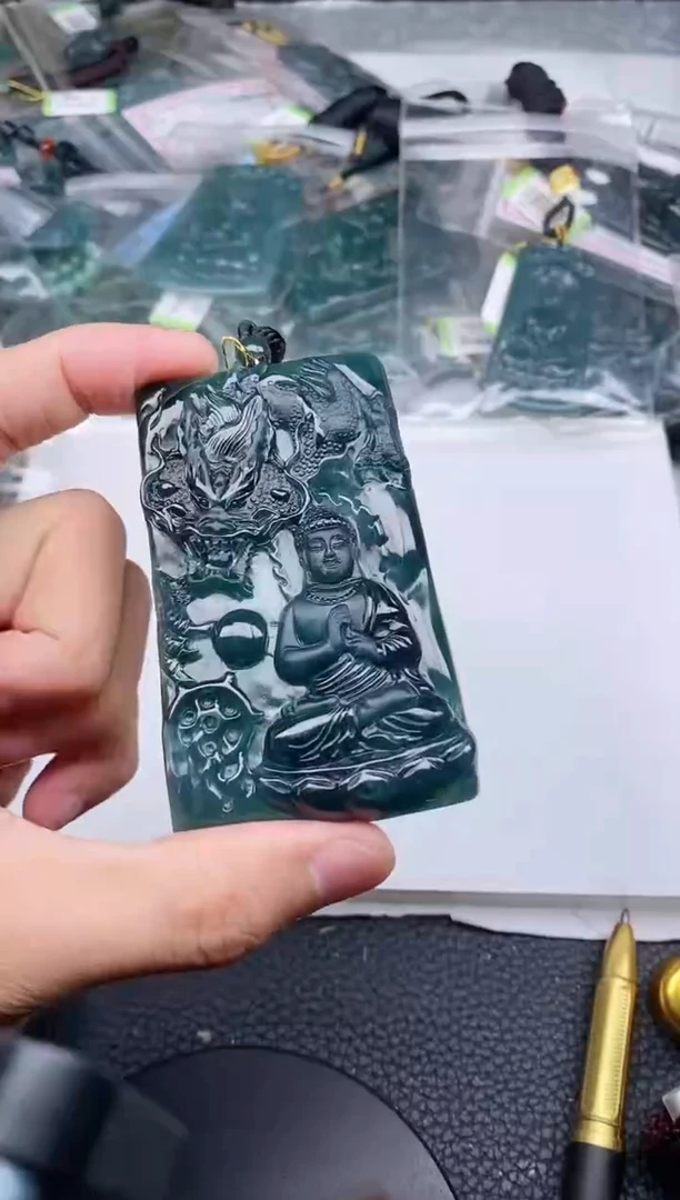 颈饰未镶嵌翡翠